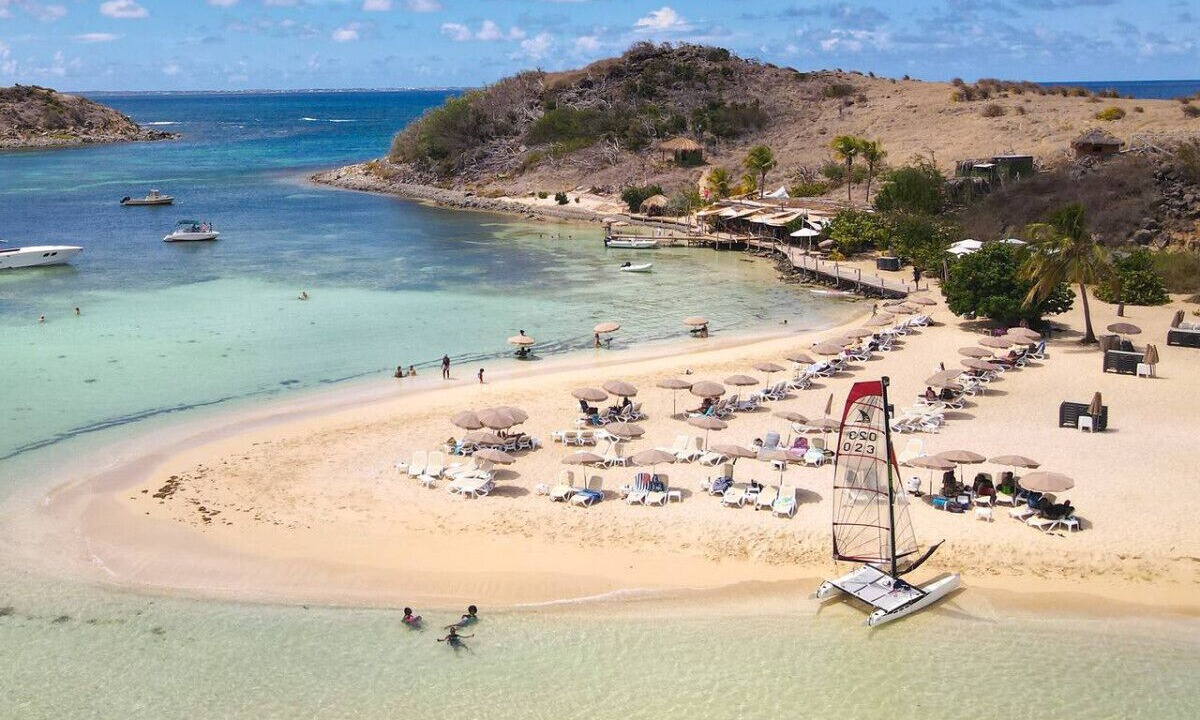 Photo of Others in Cul de Sac