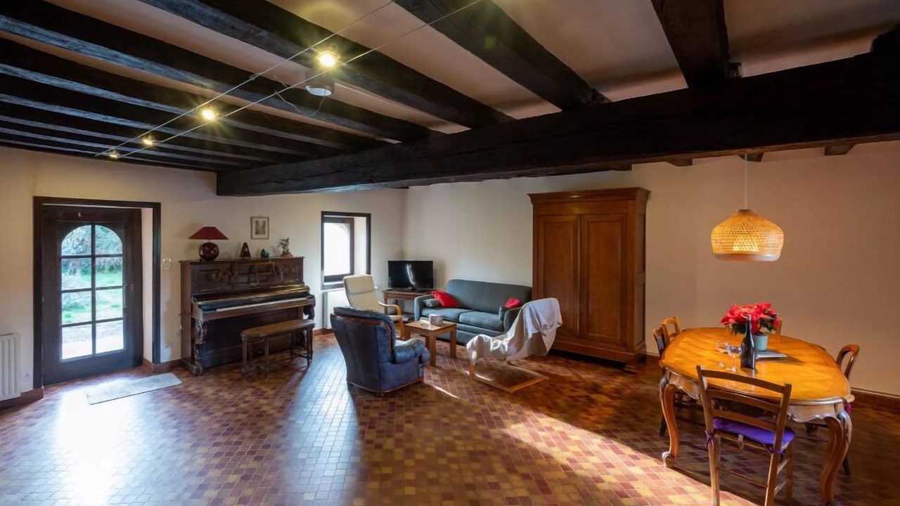 Photo of Others in Audes