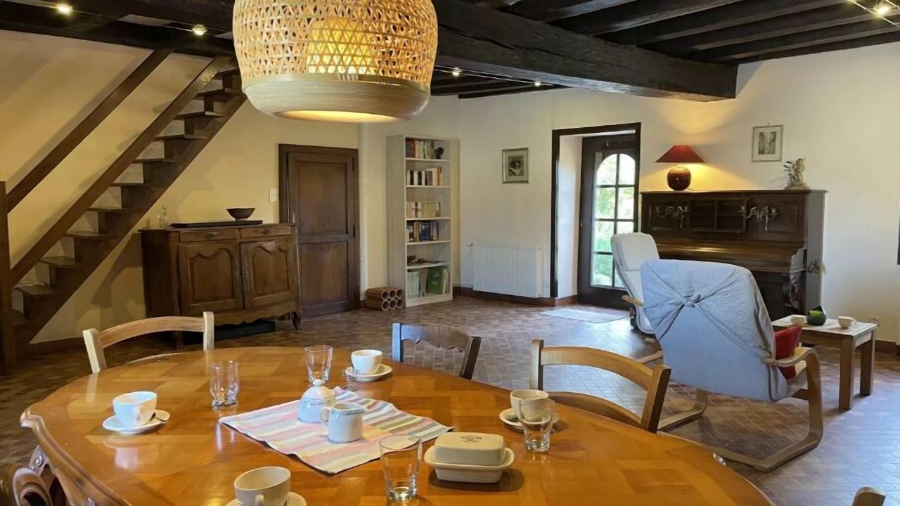 Photo of Others in Audes