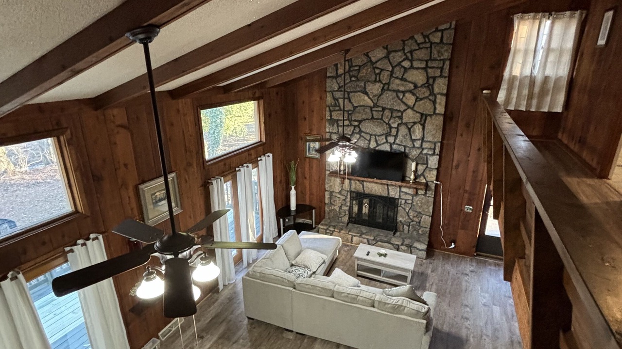 Photo of Livingroom in Chatsworth