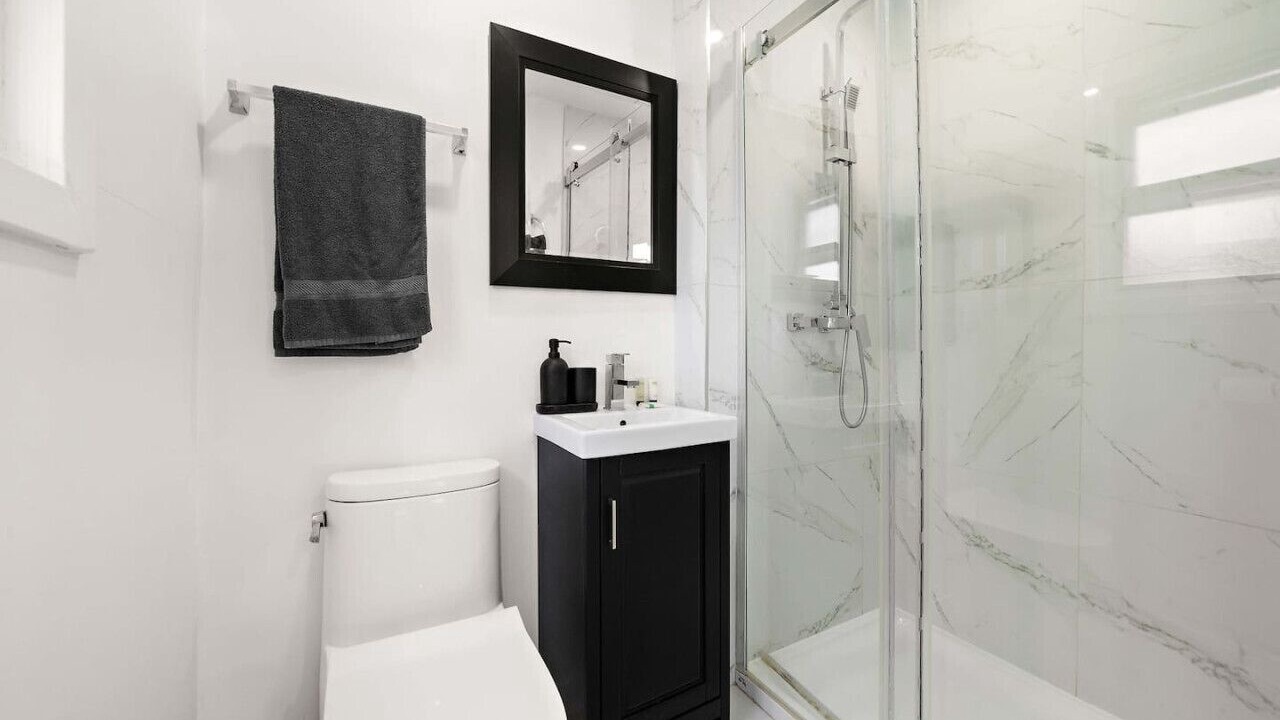 Photo of Bathroom in Cote-Saint-Luc