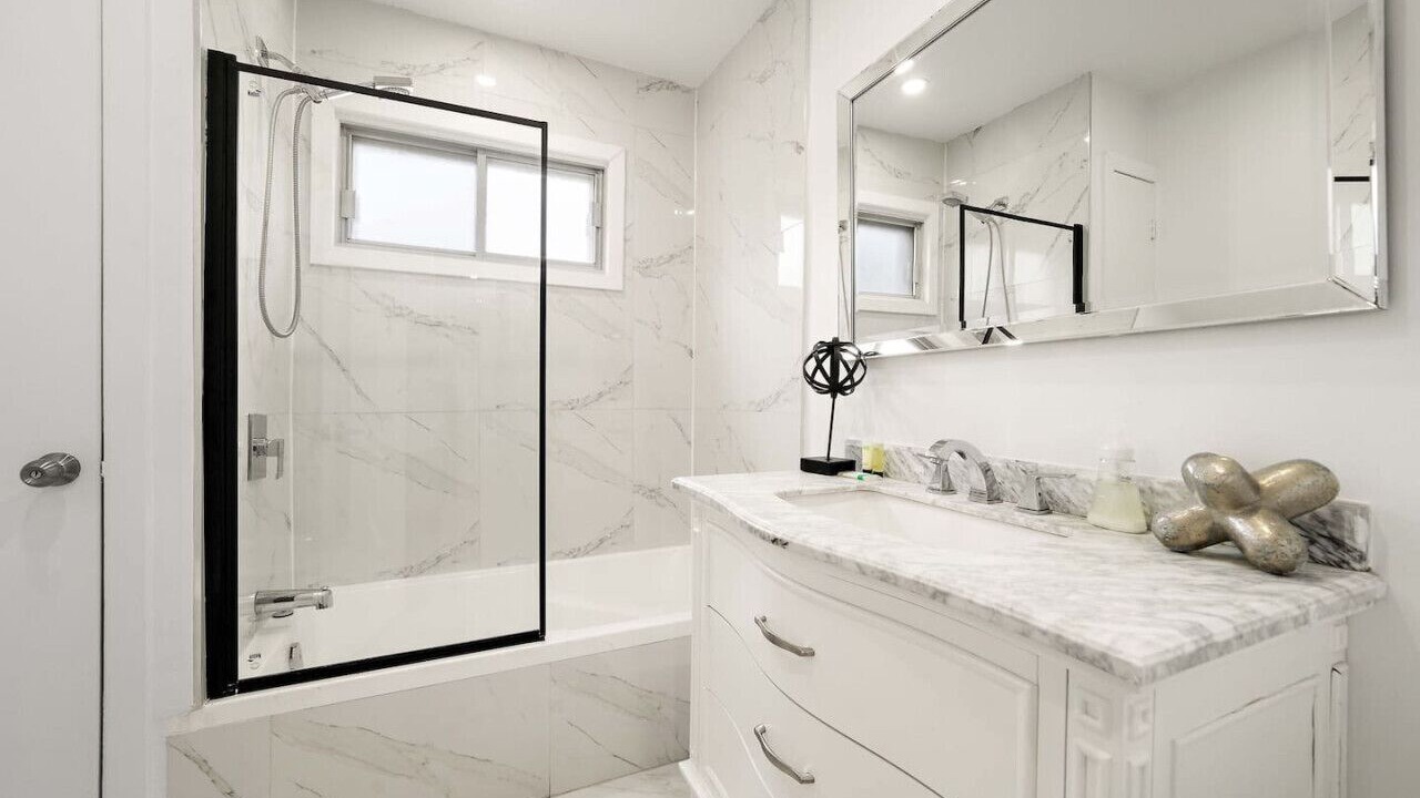 Photo of Bathroom in Cote-Saint-Luc