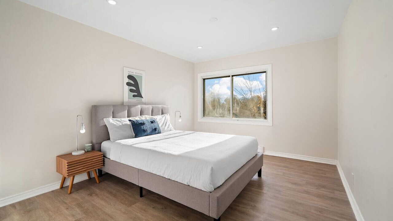 Photo of Bedroom in Cote-Saint-Luc