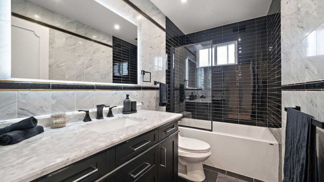 Photo of Bathroom in Cote-Saint-Luc