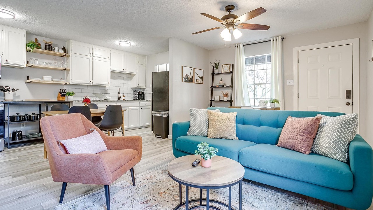 Photo of Livingroom in River Oaks