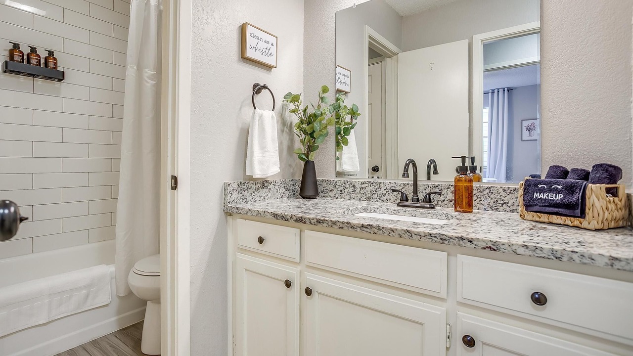 Photo of Bathroom in River Oaks