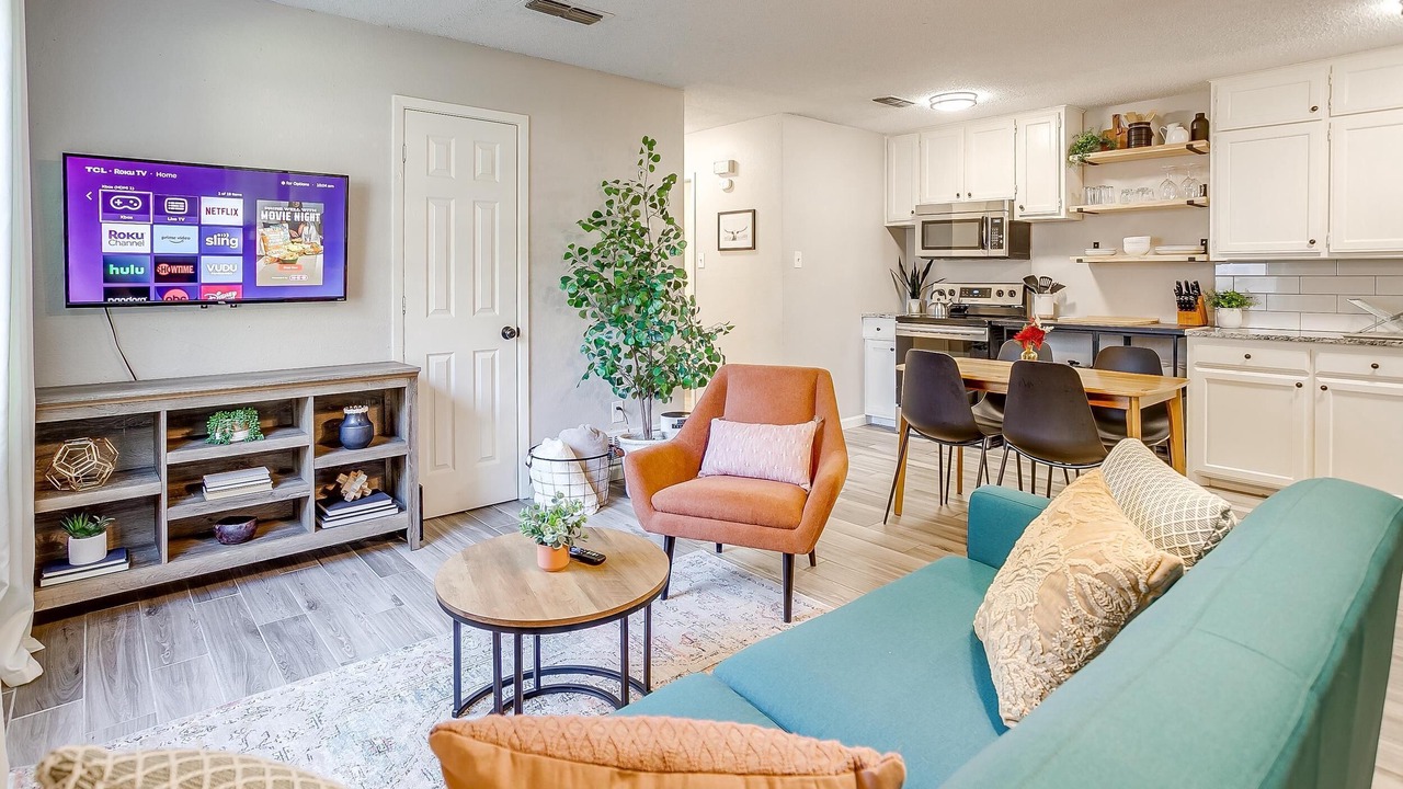 Photo of Livingroom in River Oaks