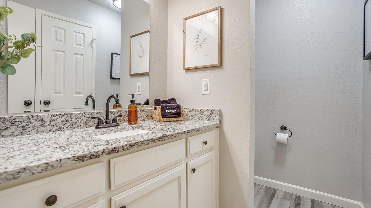 Photo of Bathroom in River Oaks
