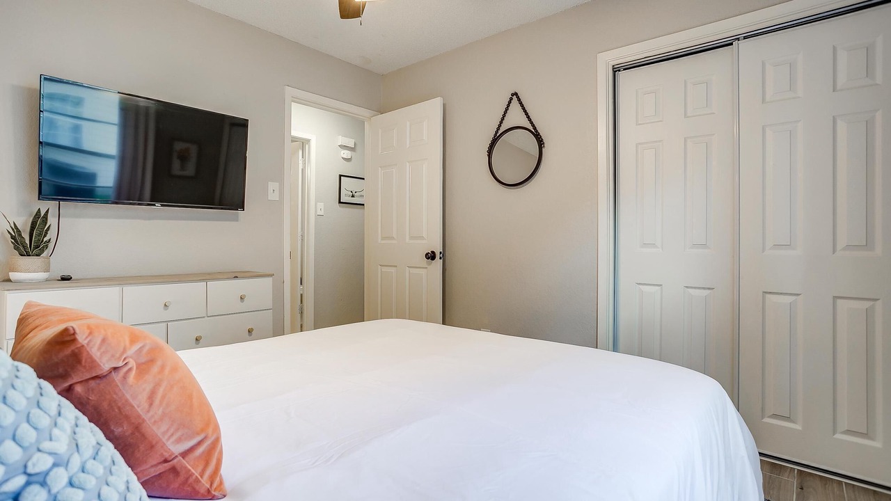 Photo of Bedroom in River Oaks