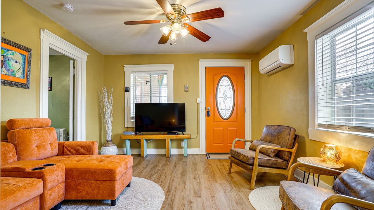 Photo of Livingroom in Truth or Consequences