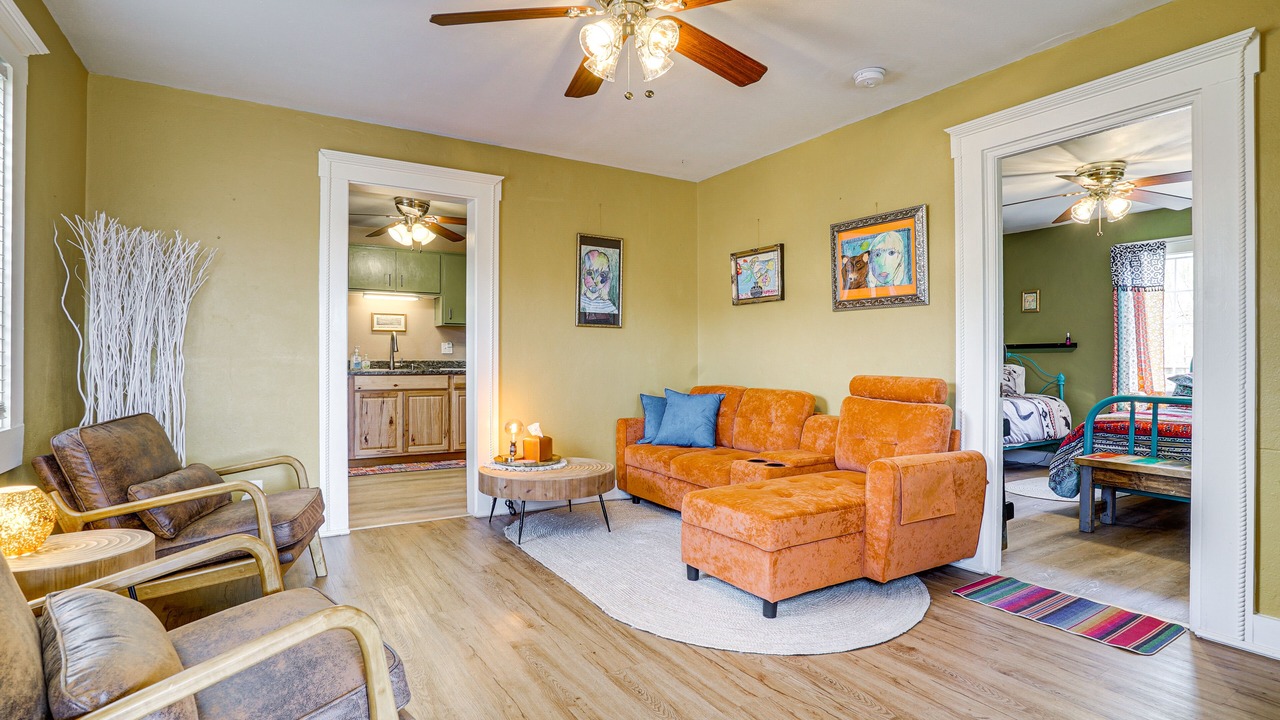 Photo of Livingroom in Truth or Consequences