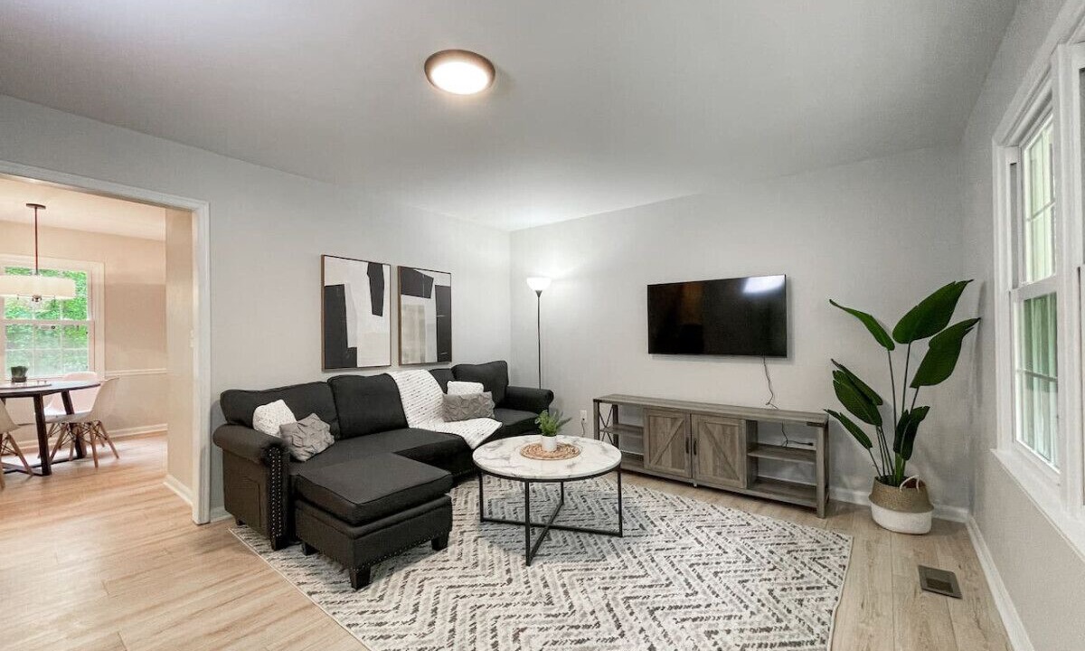 Photo of Livingroom in North Raleigh