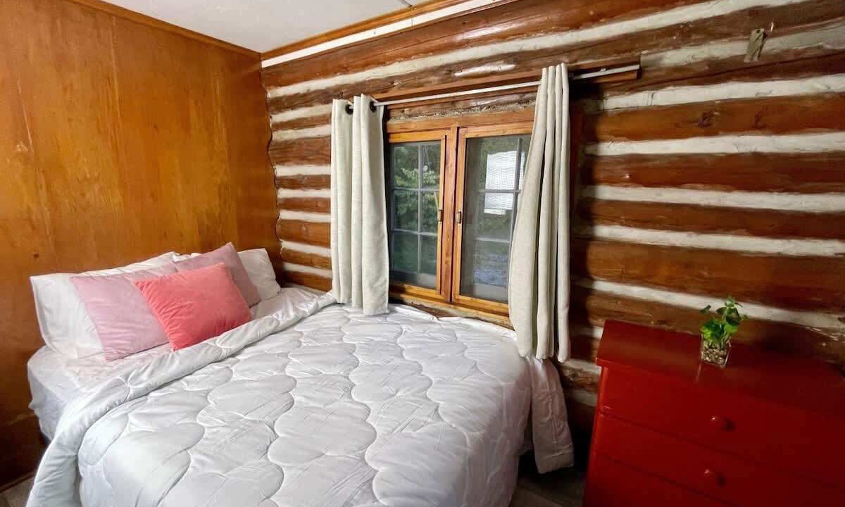 Photo of Bedroom in Rosedale