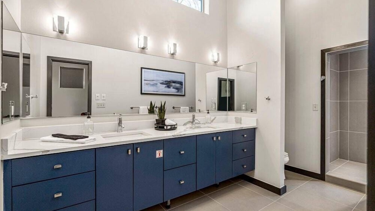 Photo of Others in Cherry Street