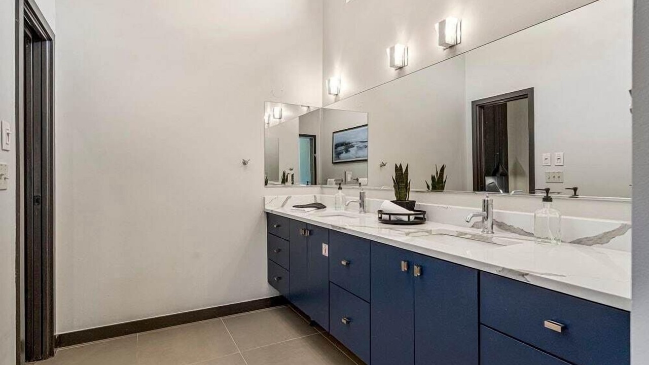 Photo of Others in Cherry Street