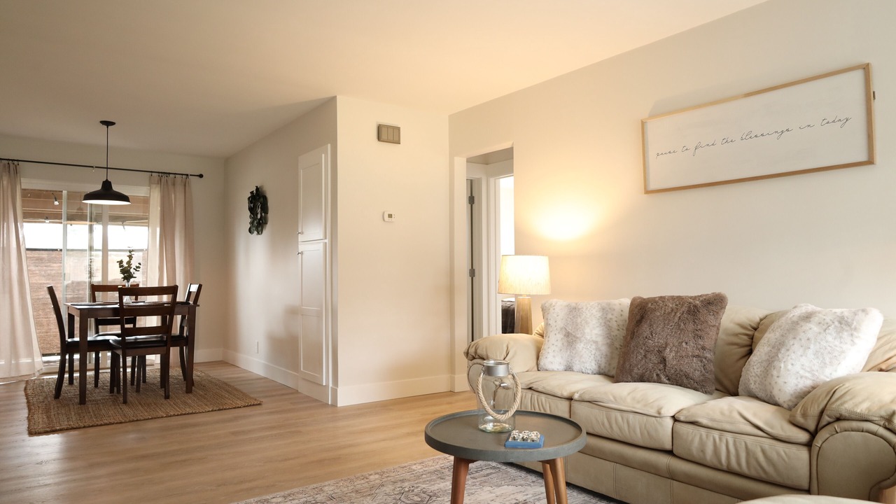 Photo of Livingroom in Brownstown