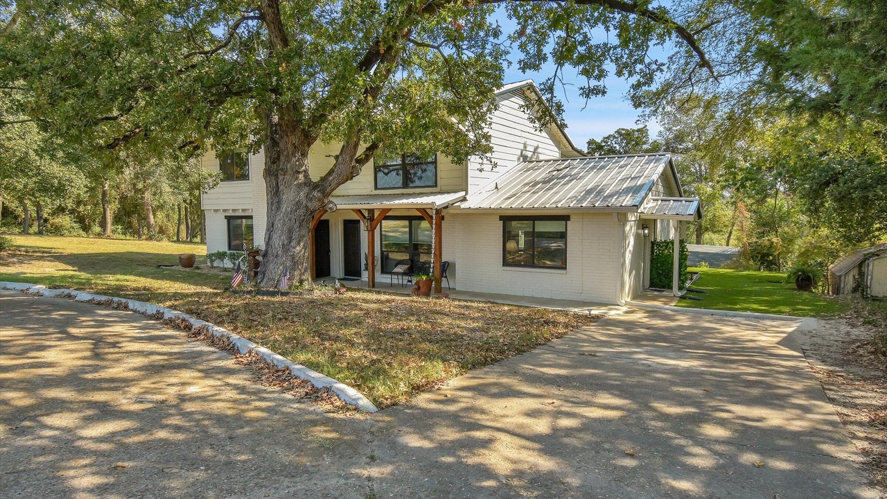 Photo of Outdoor in Hilltop Lakes