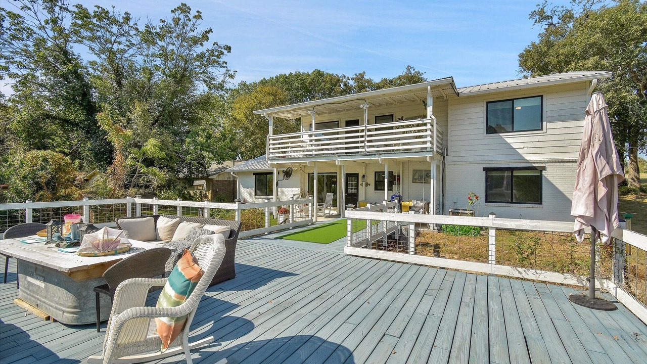 Photo of Outdoor in Hilltop Lakes