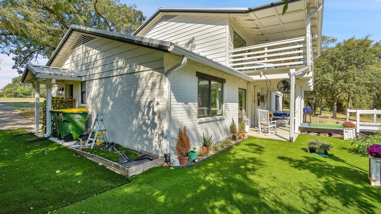 Photo of Outdoor in Hilltop Lakes