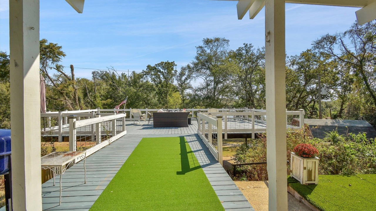 Photo of Outdoor in Hilltop Lakes