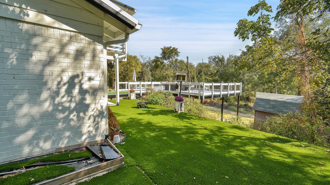 Photo of Outdoor in Hilltop Lakes