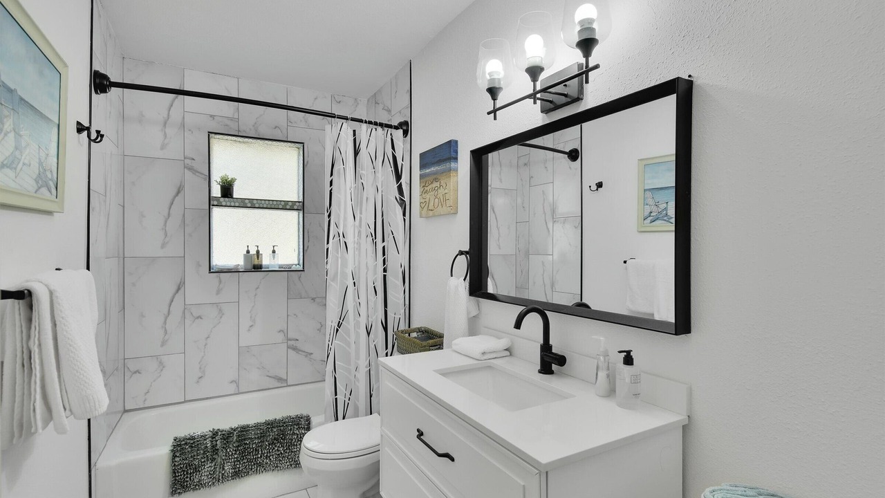 Photo of Bathroom in Hilltop Lakes