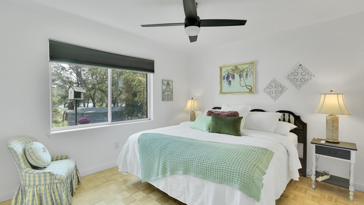 Photo of Bedroom in Hilltop Lakes