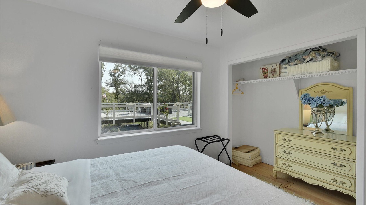 Photo of Bedroom in Hilltop Lakes
