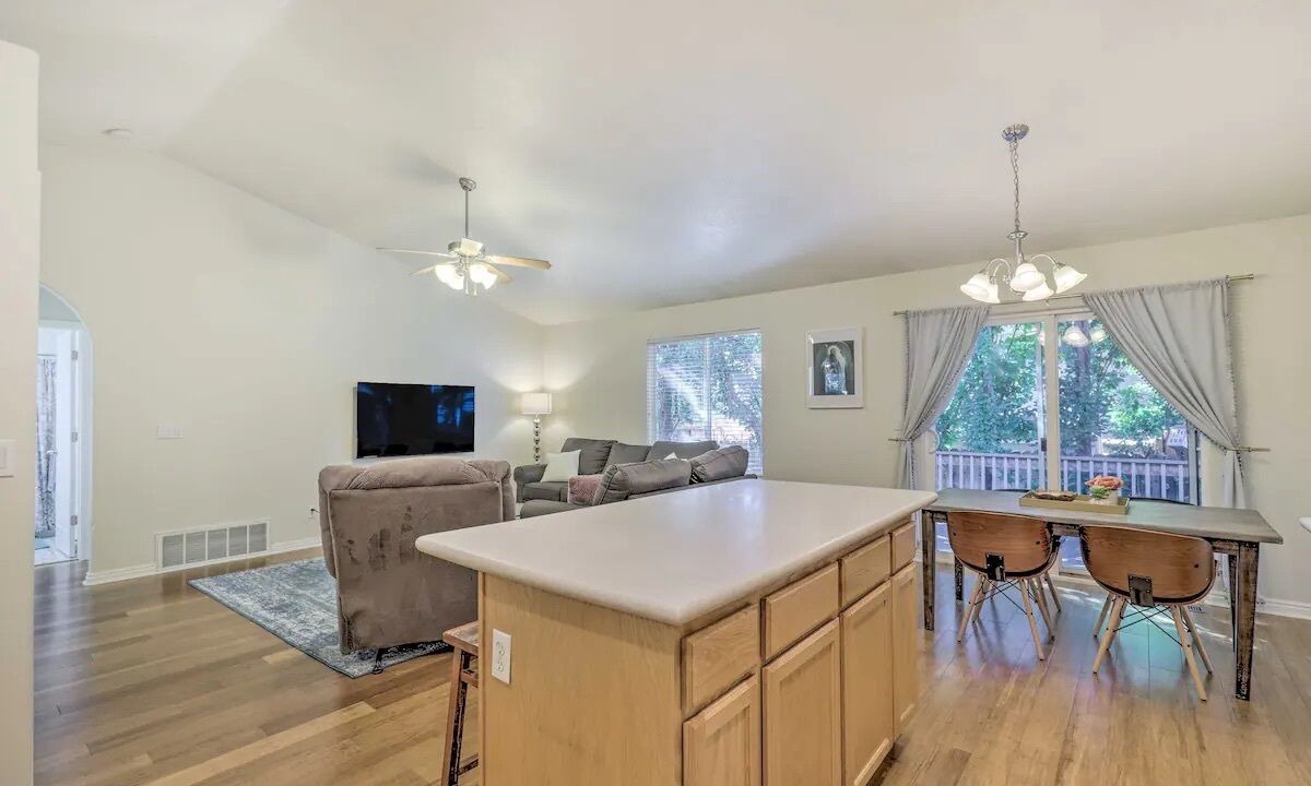 Photo of Livingroom in Bonneville