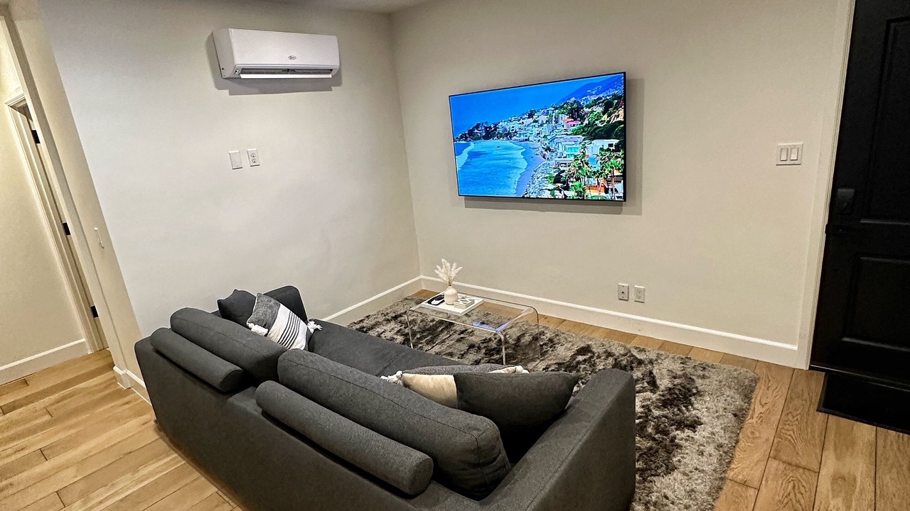 Photo of Bedroom in Eastern Malibu