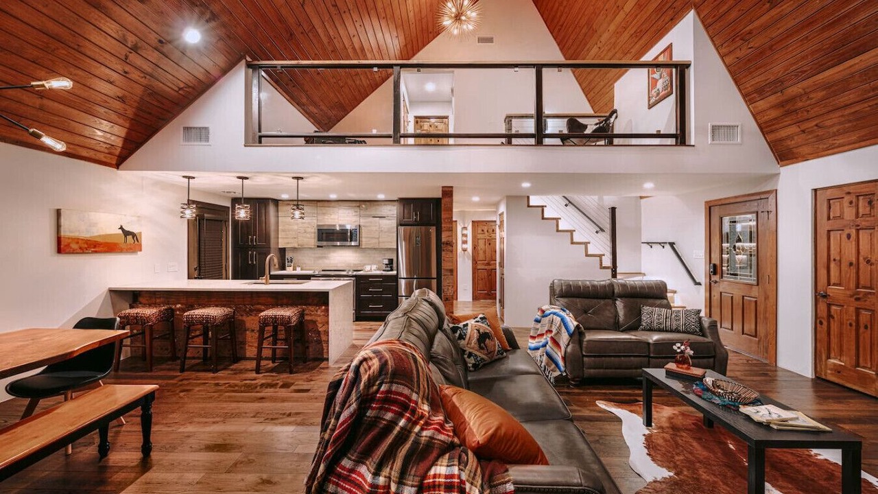 Photo of Livingroom in Whispering Hills