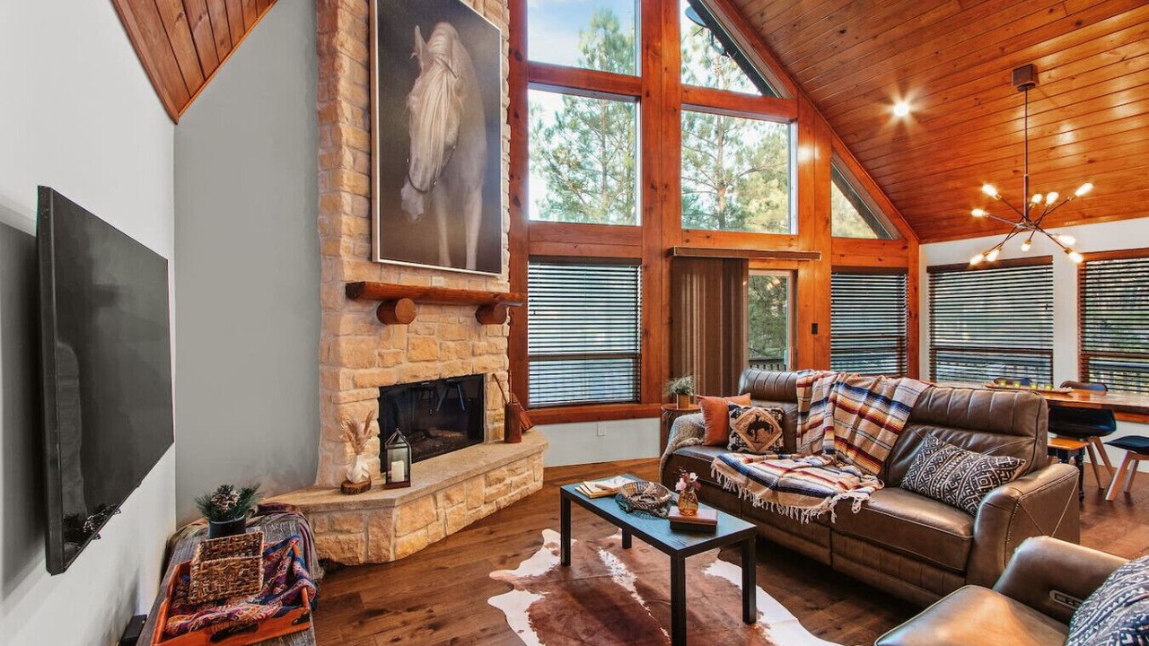 Photo of Livingroom in Whispering Hills