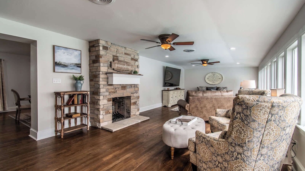 Photo of Livingroom in Bay Area