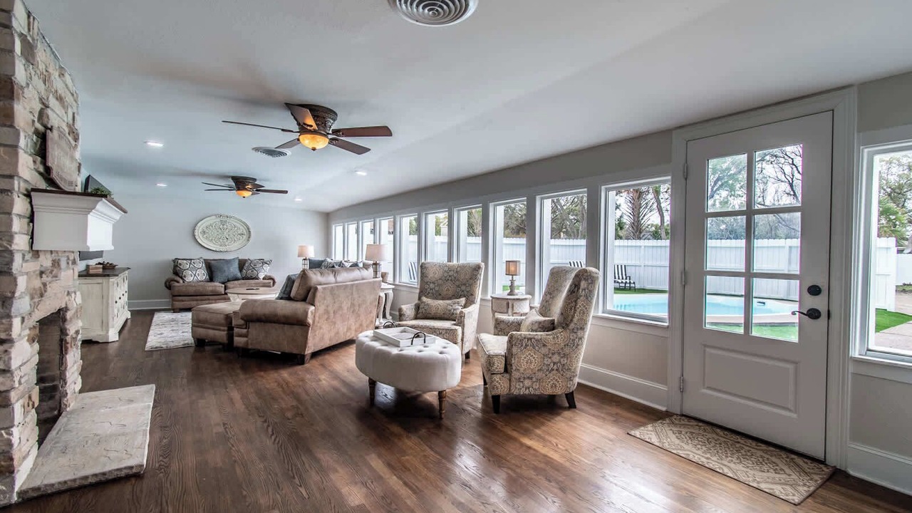 Photo of Livingroom in Bay Area