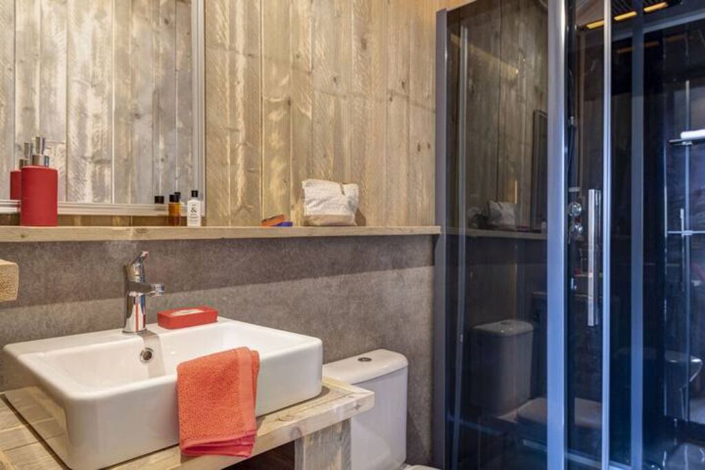 Photo of Bathroom in Arjuzanx