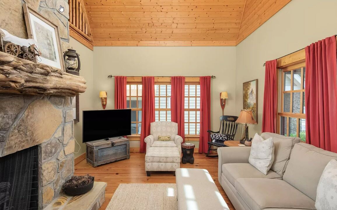 Photo of Livingroom in Pisgah
