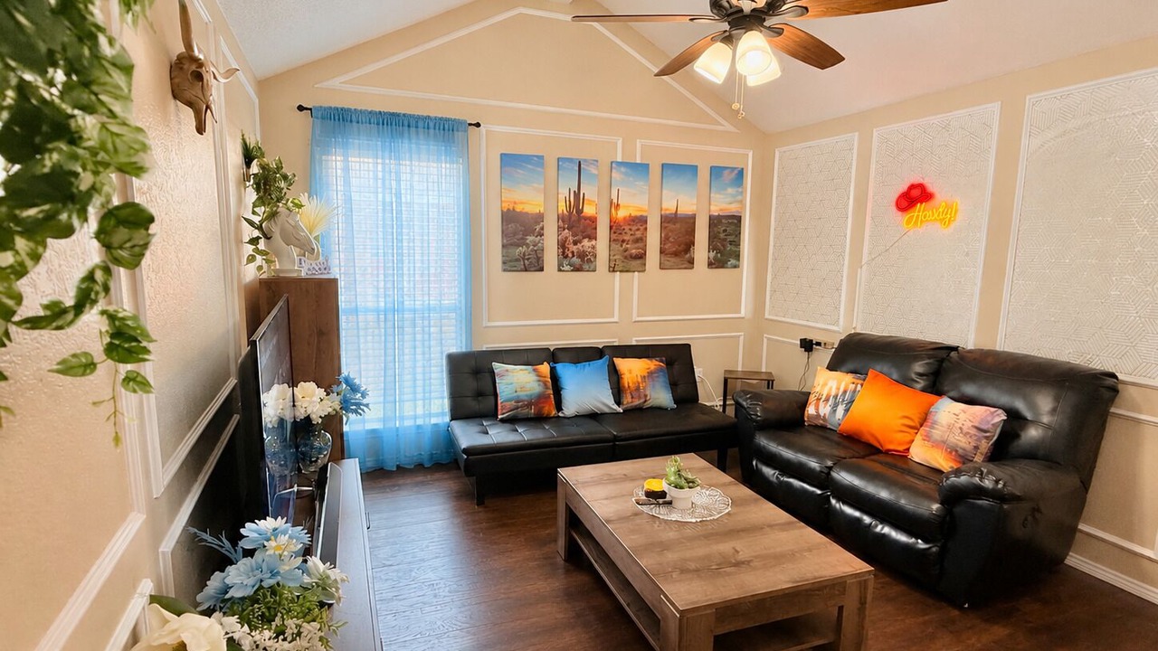 Photo of Livingroom in West Arlington