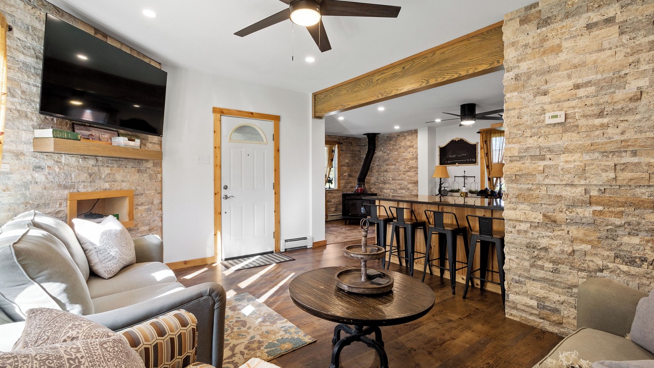 Photo of Livingroom in White