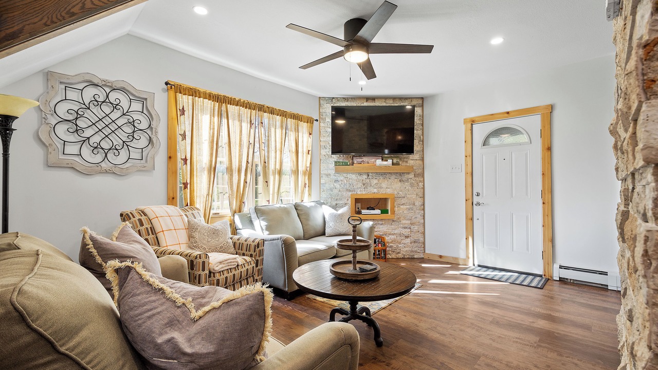 Photo of Livingroom in White