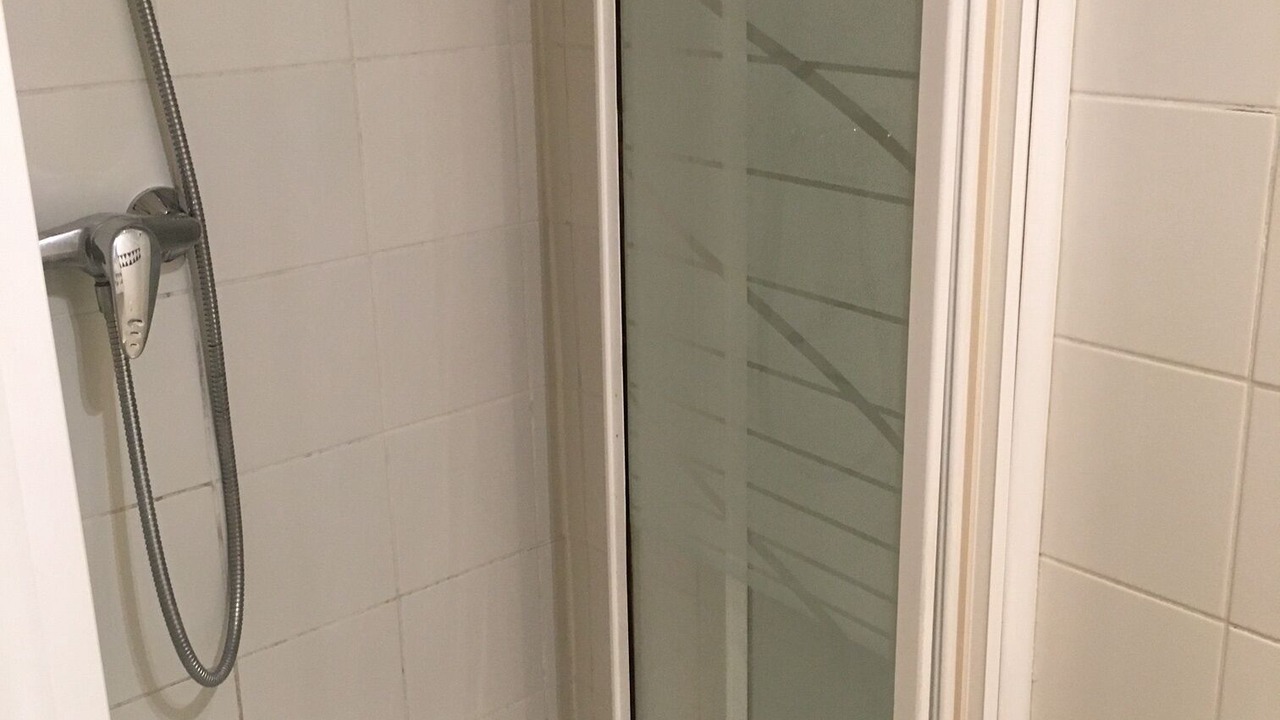 Photo of Bathroom in Quartier des Grandes-Carrieres