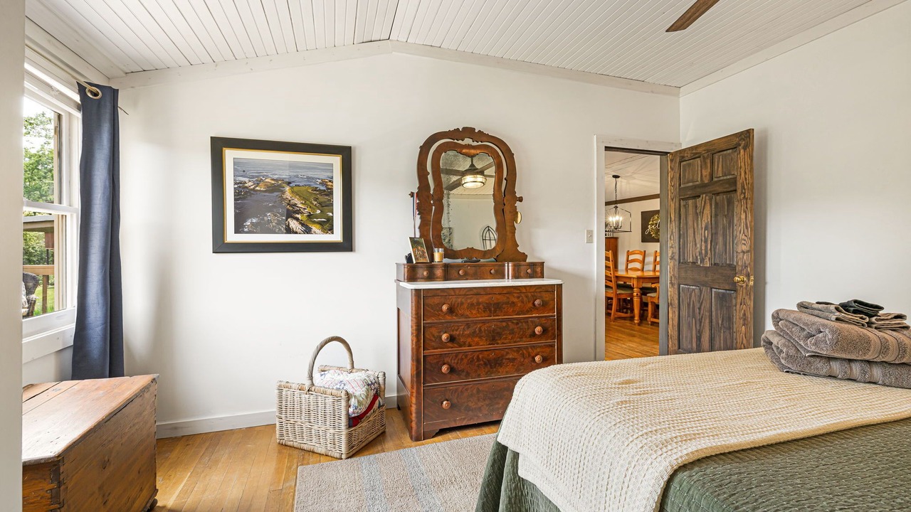 Photo of Bedroom in Flat Rock