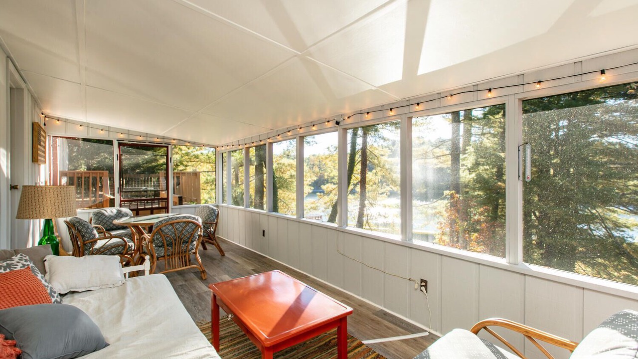 Photo of Livingroom in Flat Rock