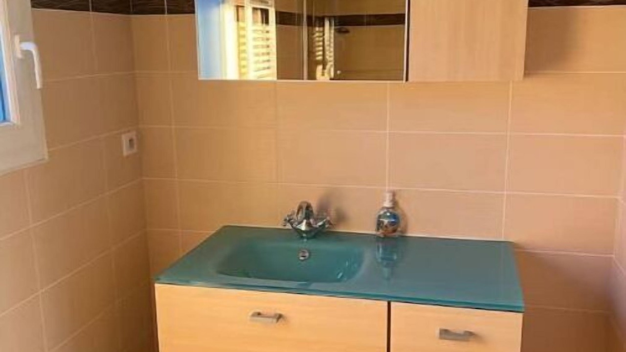 Photo of Bathroom in Pujaut