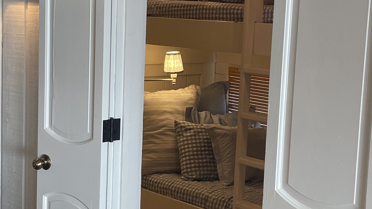 Photo of Bedroom in Drasco