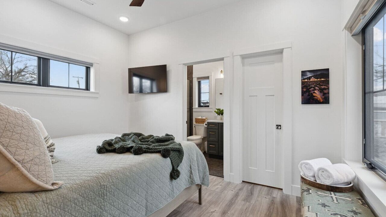 Photo of Bedroom in Riverfront