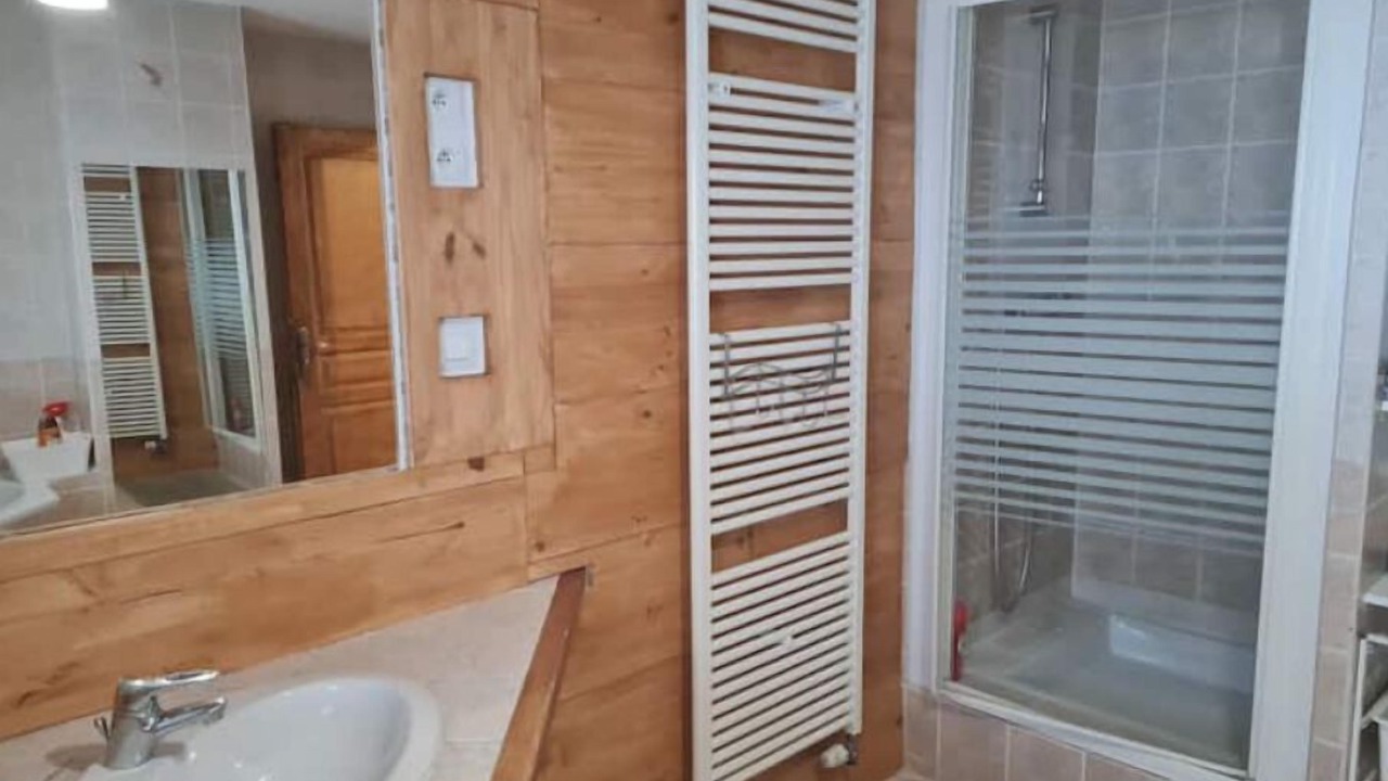 Photo of Bathroom in Perreux