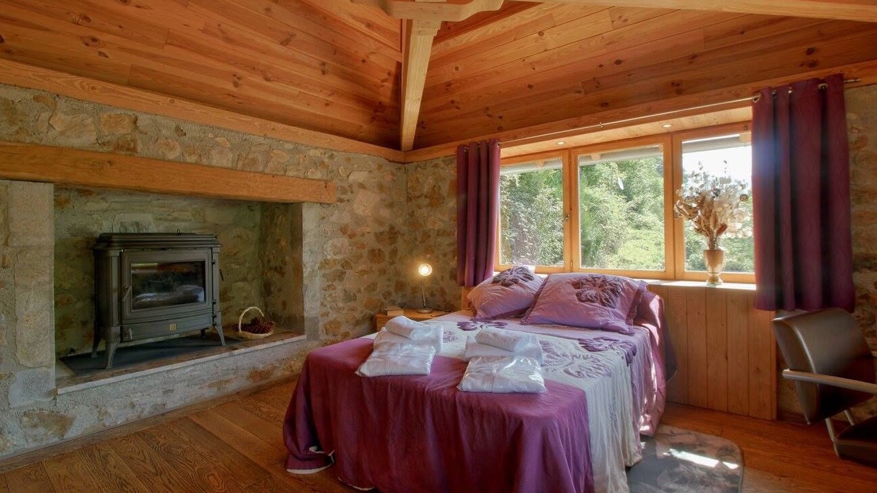 Photo of Bedroom in Sarrancolin