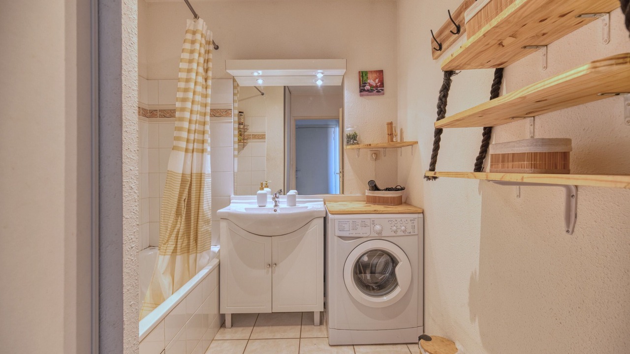 Photo of Bathroom in Saint - Martin - du - Touch