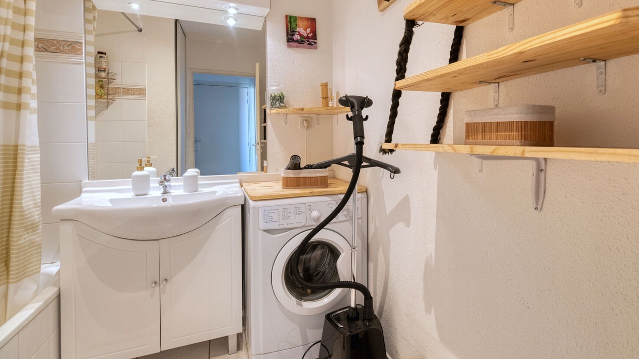 Photo of Bathroom in Saint - Martin - du - Touch