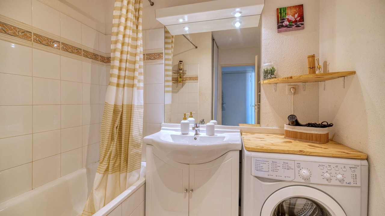 Photo of Bathroom in Saint - Martin - du - Touch